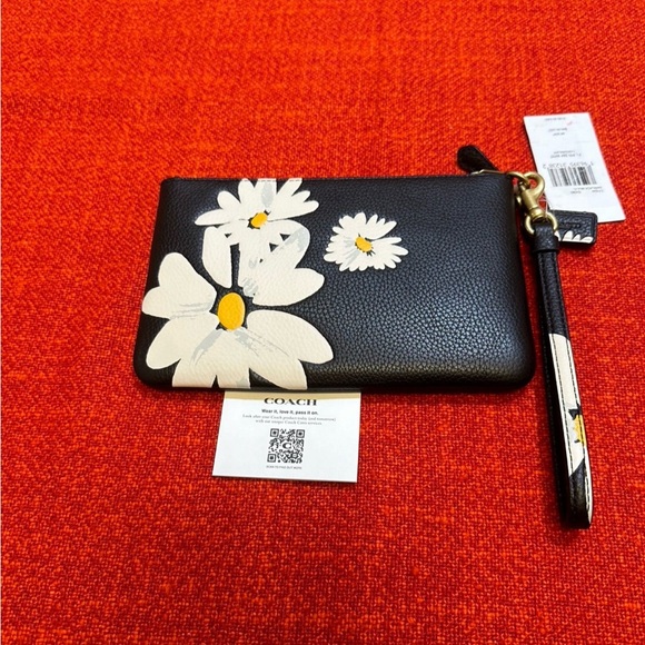 ❤️❤️NWT Coach Pebble Leather Wristlet With Floral Print - Black Multi❤️❤️ - Picture 8 of 12